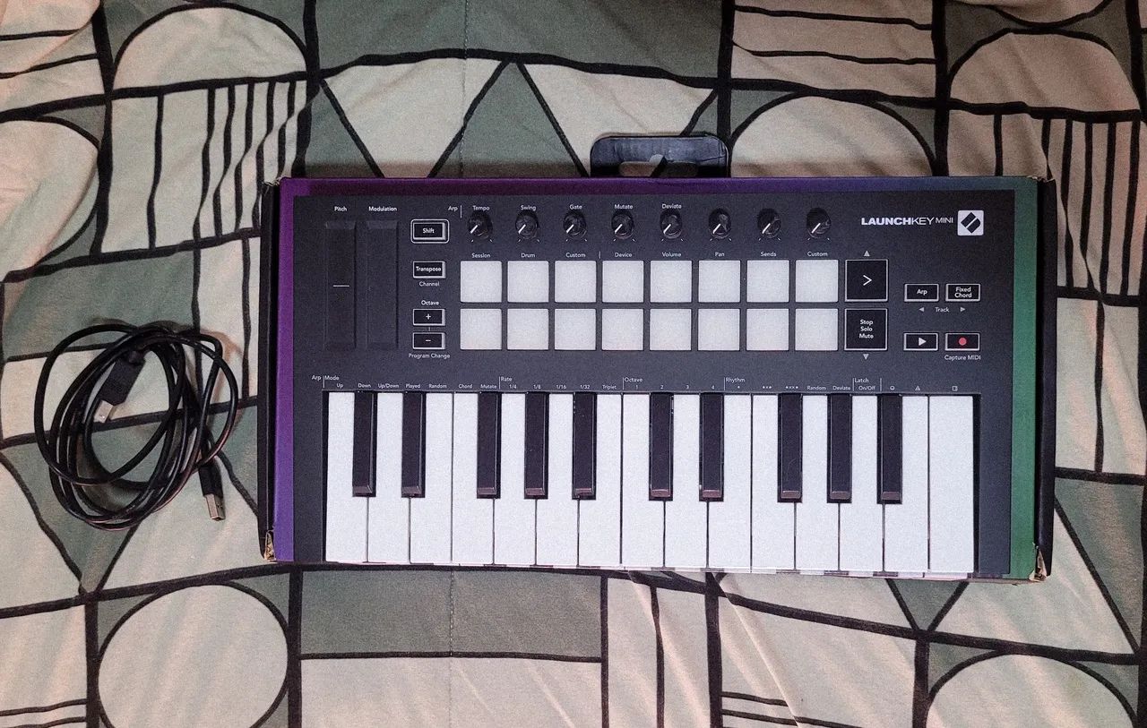 Controlador MIDI Novation Launchkey Mini MK3 - Ableton