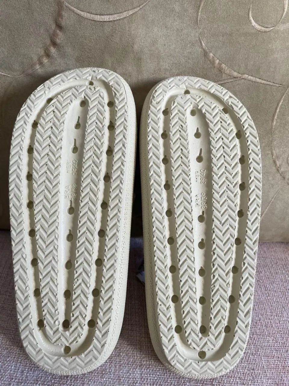Chinelo Slide Nuvem em PU Offwhite! BAIXOU  - Foto 2