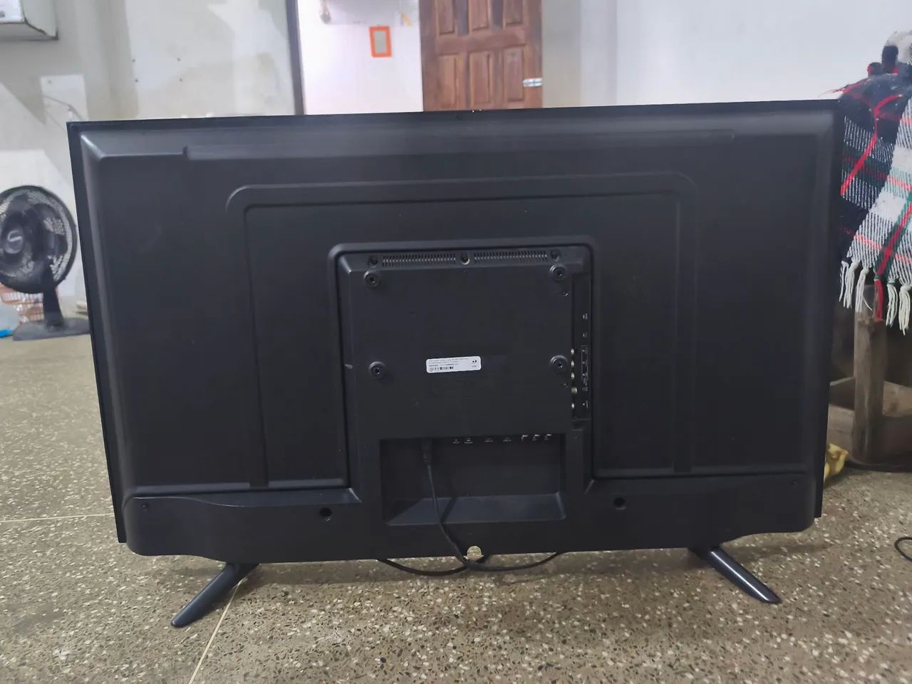 Vendo televisão semi nova  - Foto 2