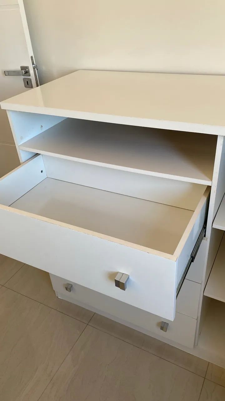 Cômoda com 4 gavetas e prateleiras laterais - Foto 3