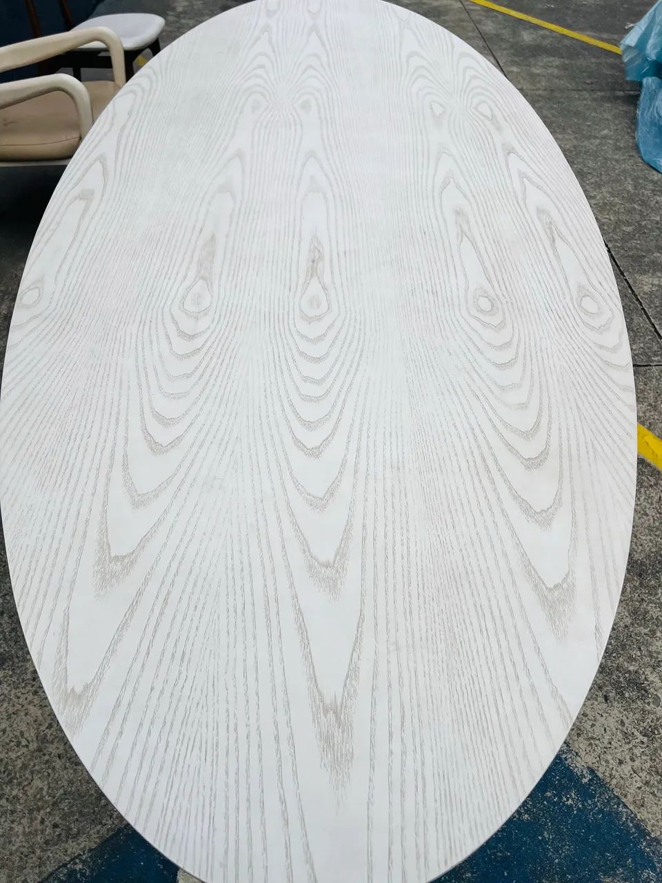 Mesa de jantar oval 
