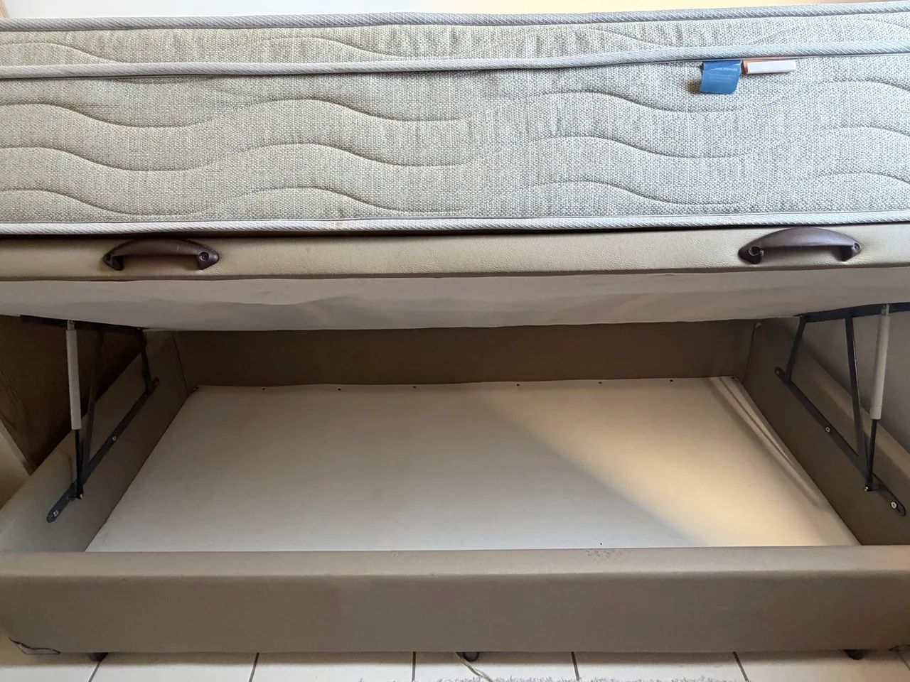 Vendo Colchão + Baú (Euro Colchões) - Foto 4
