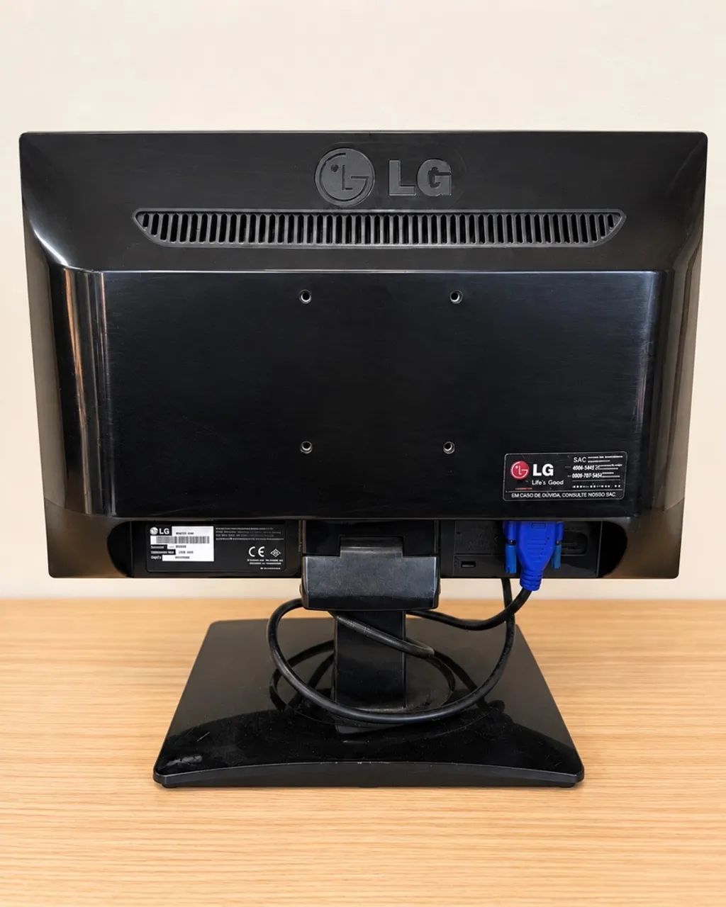 Monitor LG Flatron E1641 15,6 polegadas - Entrada VGA