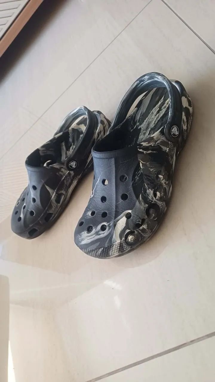 Sandália Crocs Classic Marbled Clog - Foto 2
