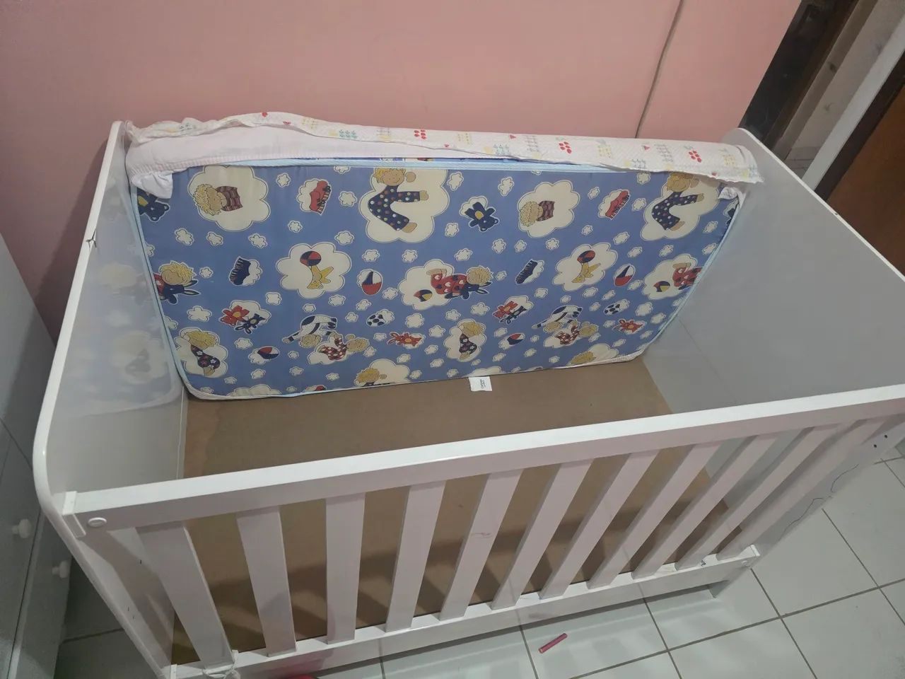 Berço americano com colchão impermeável 