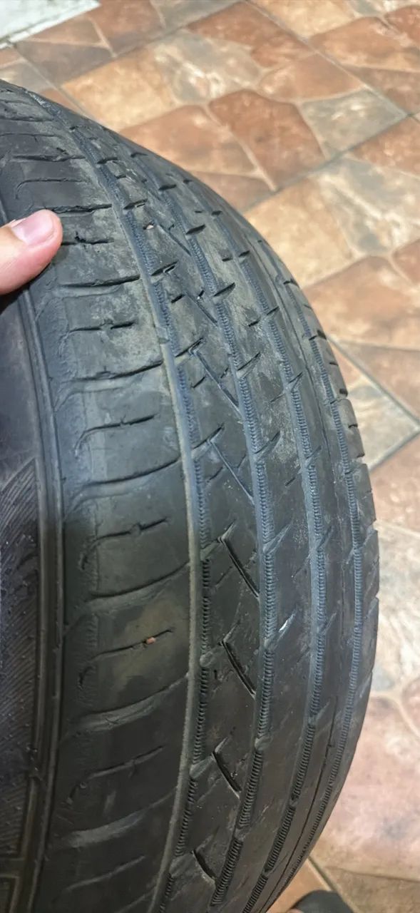 Pneu aro 17 215/45 e outro 215/40 17 - Foto 3