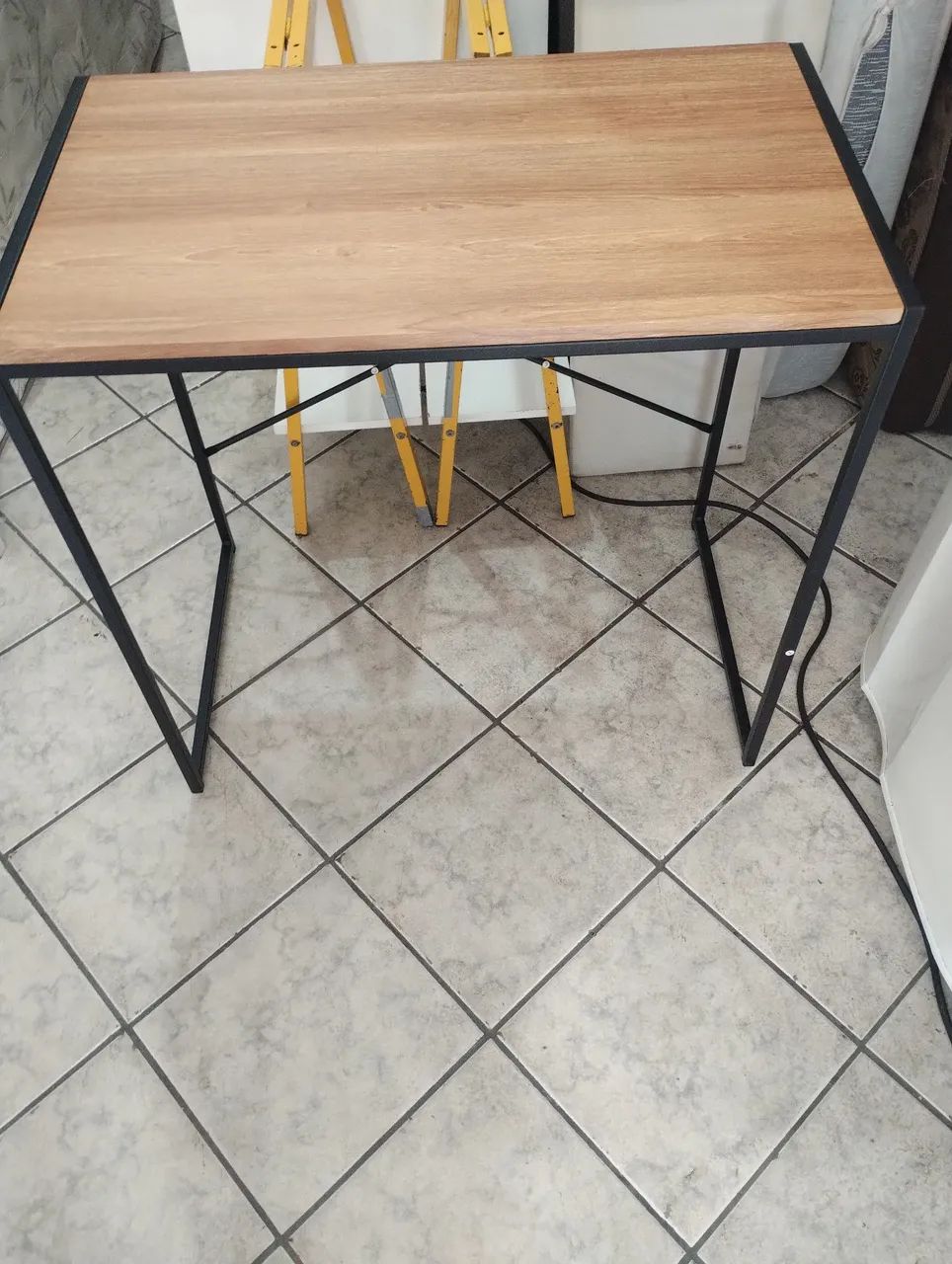 Vendo uma mesinha de estudo 
