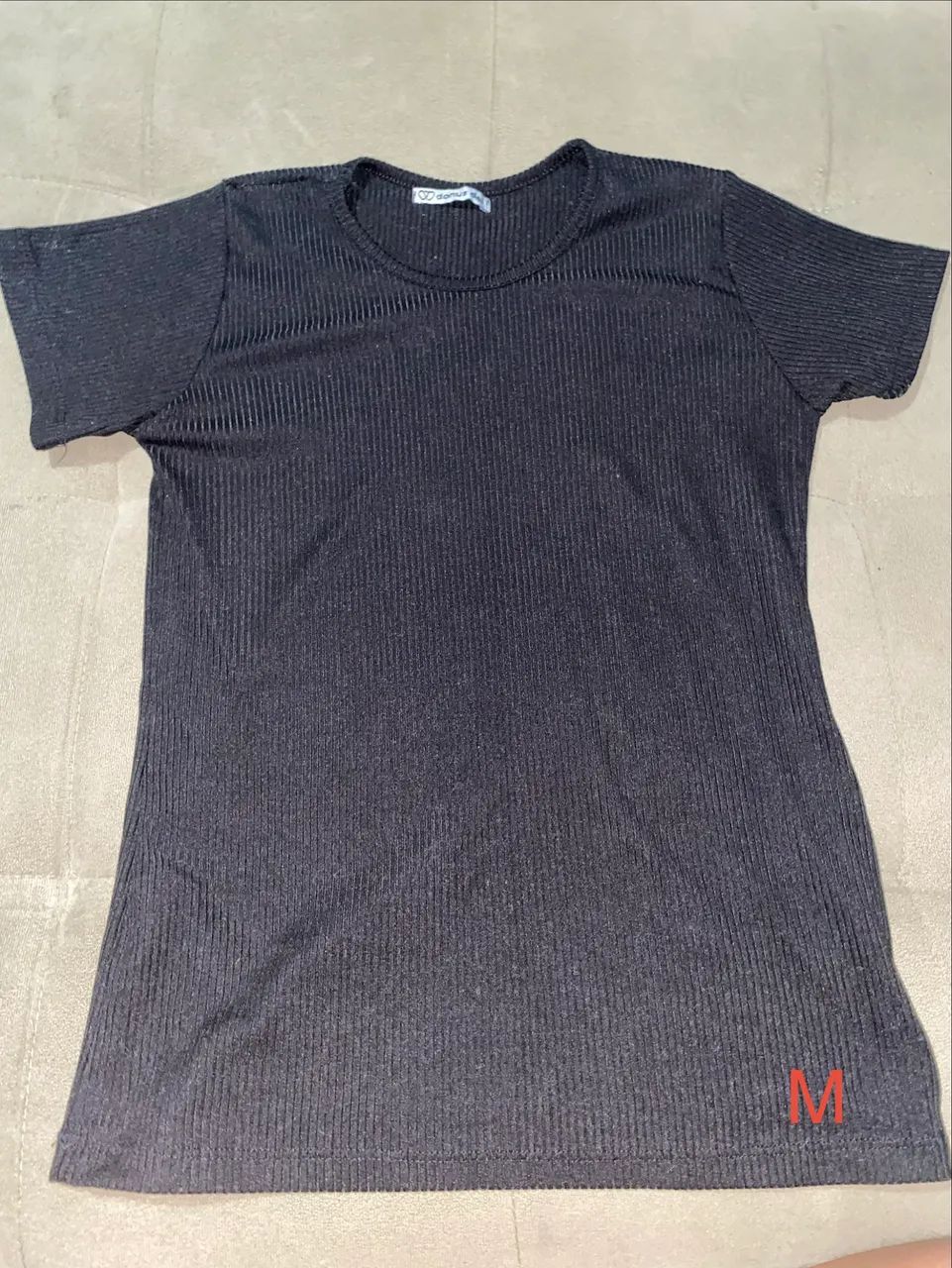 Blusa preta de manga curta