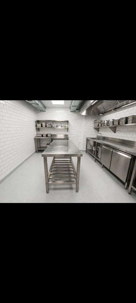Mesa em aço inox com grade paneleiro  - Foto 4