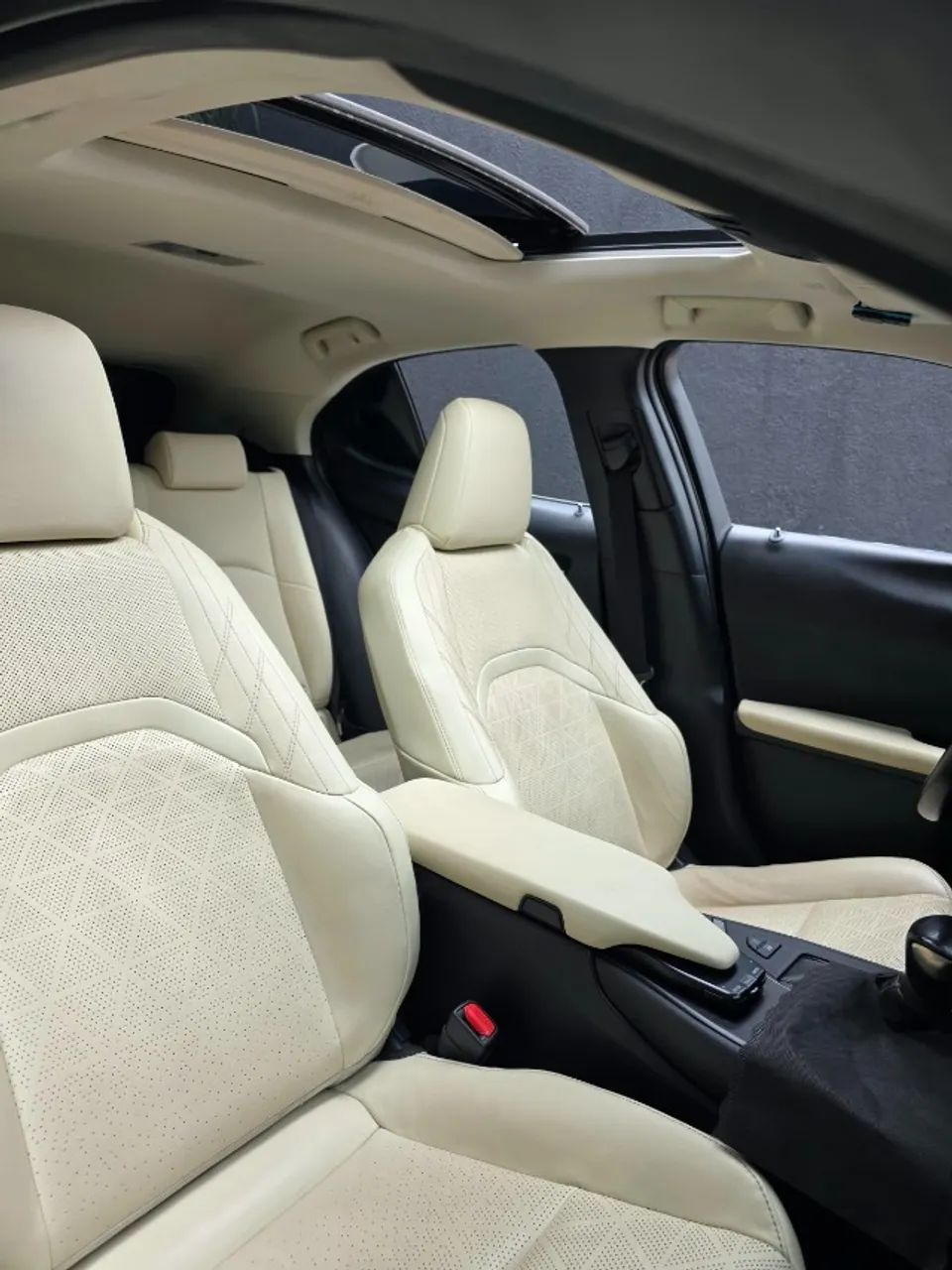 Lexus UX-250h Luxury 2.0 16V Aut.(hybrid), foto 17 de 19