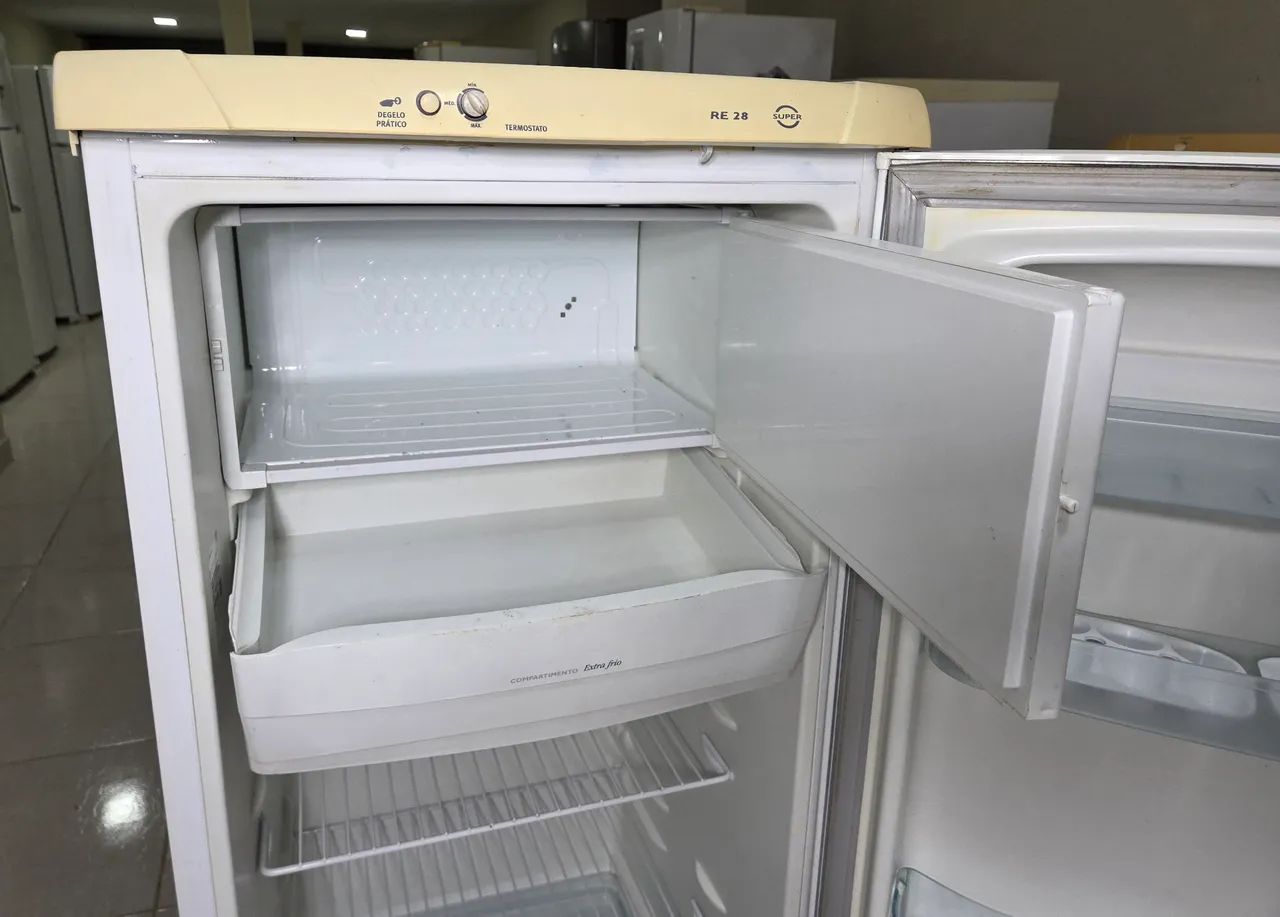 Geladeira Electrolux 240L  - Foto 5
