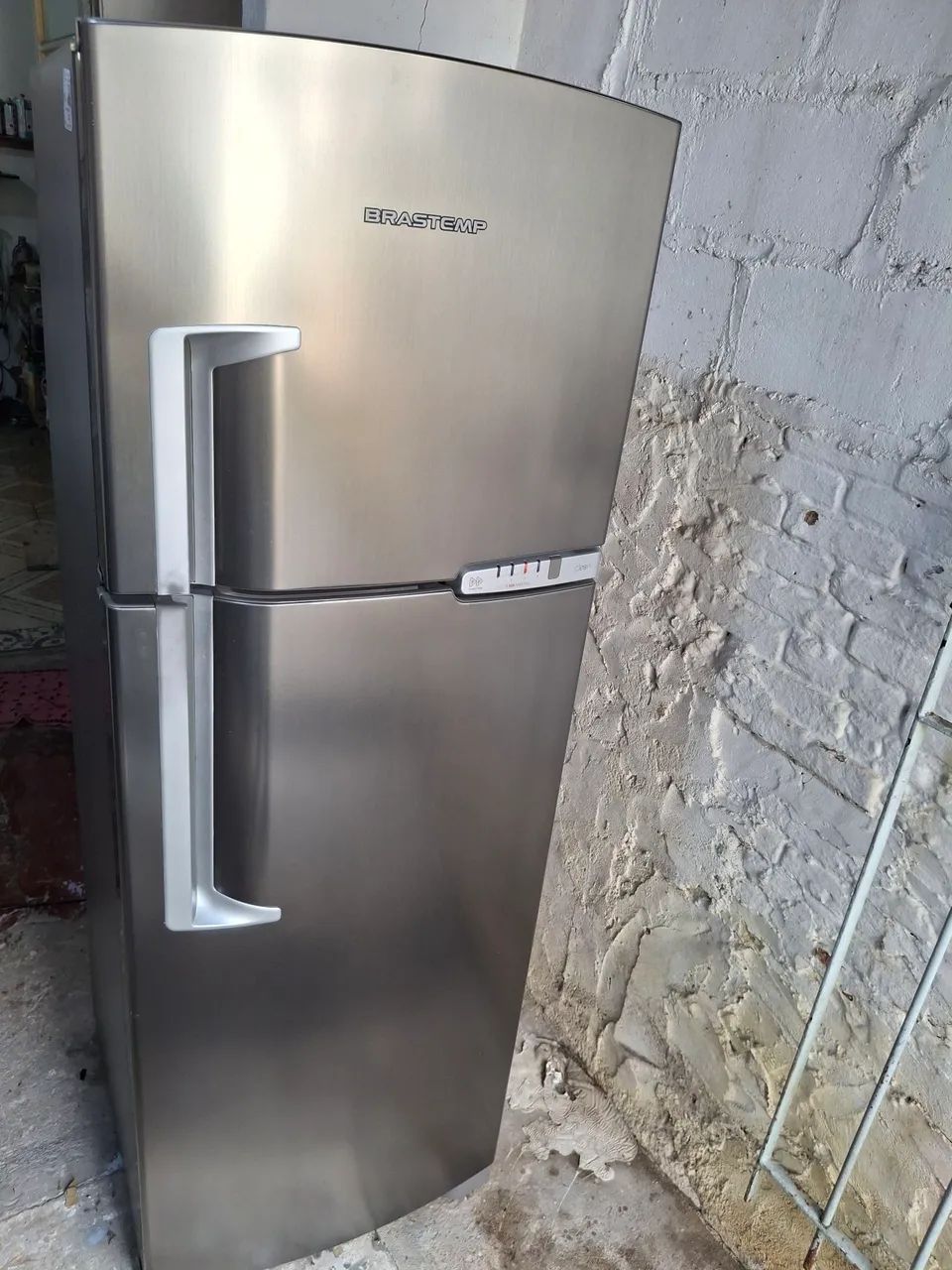 Geladeira semi nova 220v - Foto 3