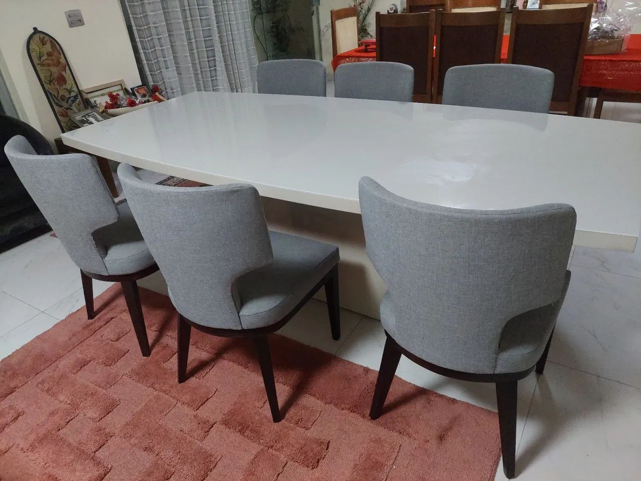 Mesa de alto padrão com 6 cadeiras 