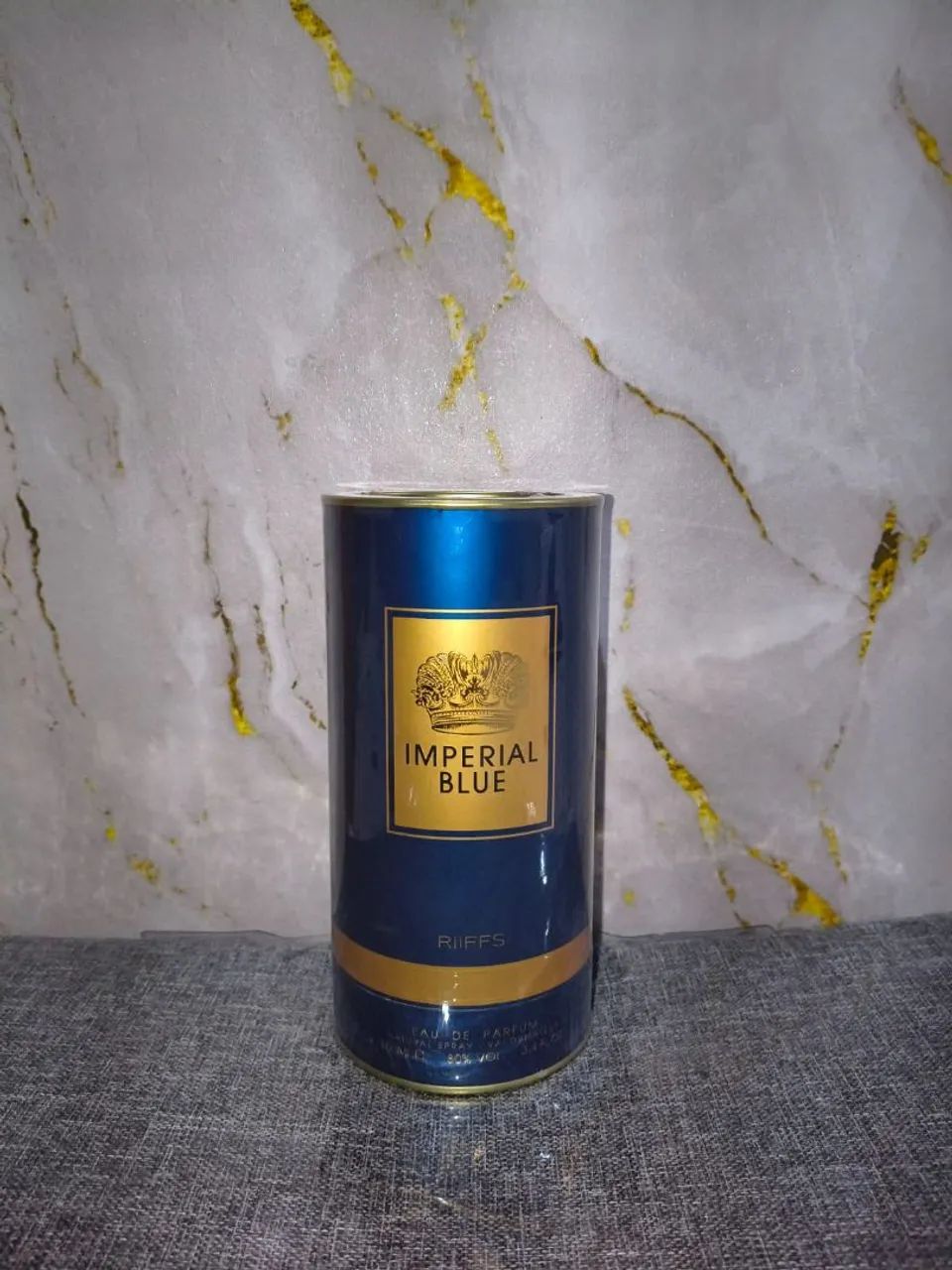 fragrância aromática masculina Imperial Blue, da marca Riiffs.