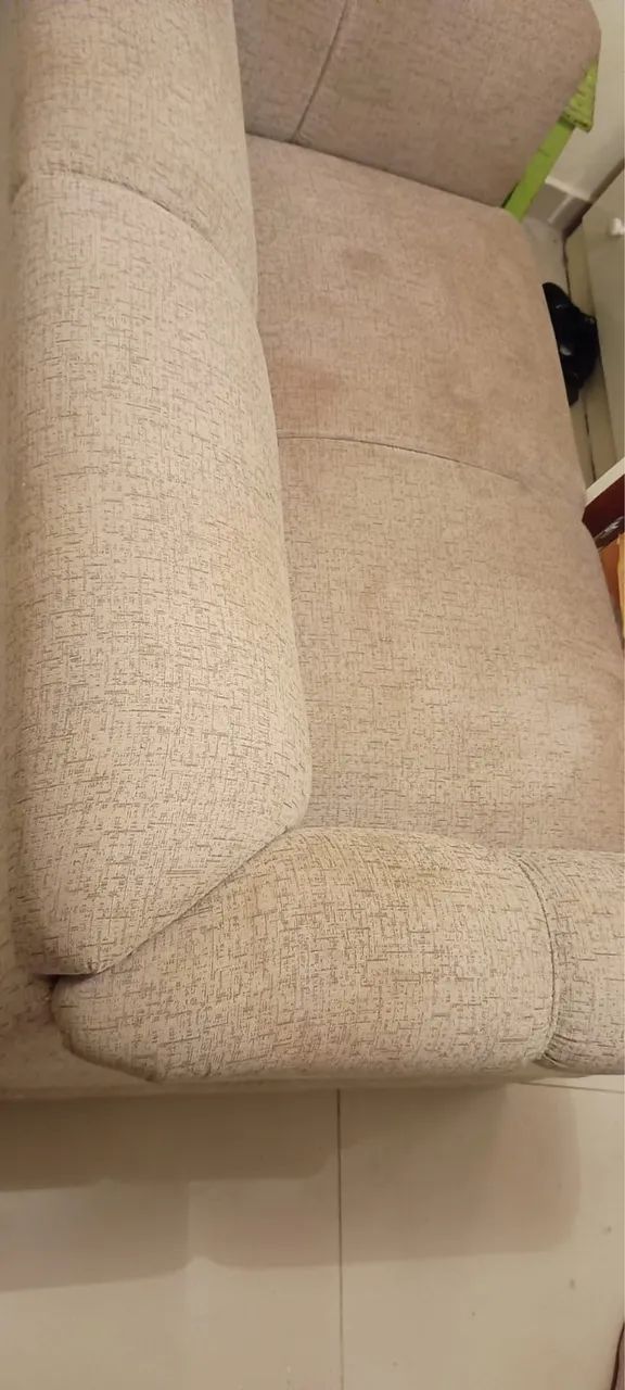Vendo sofá 2 lugares com 2 almofadas  - Foto 3