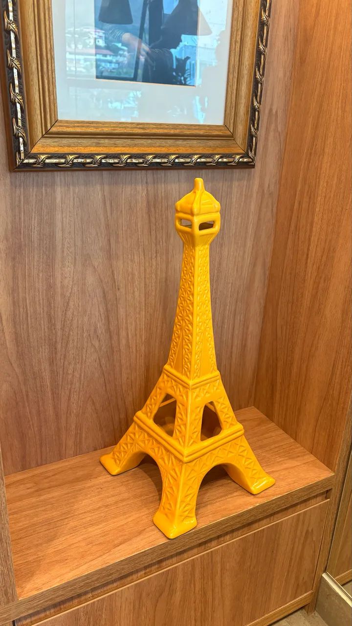 Torre Eiffel amarela  - Foto 2