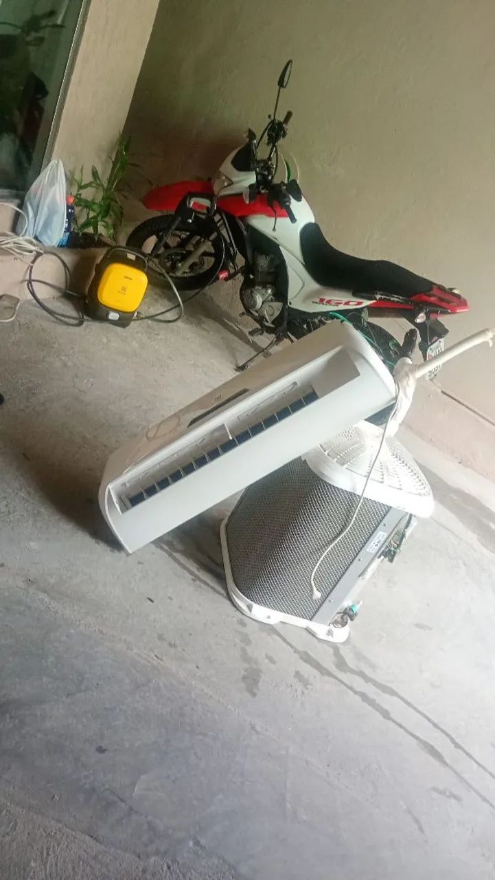 Serviço de instalação e limpeza de ar-condicionado 