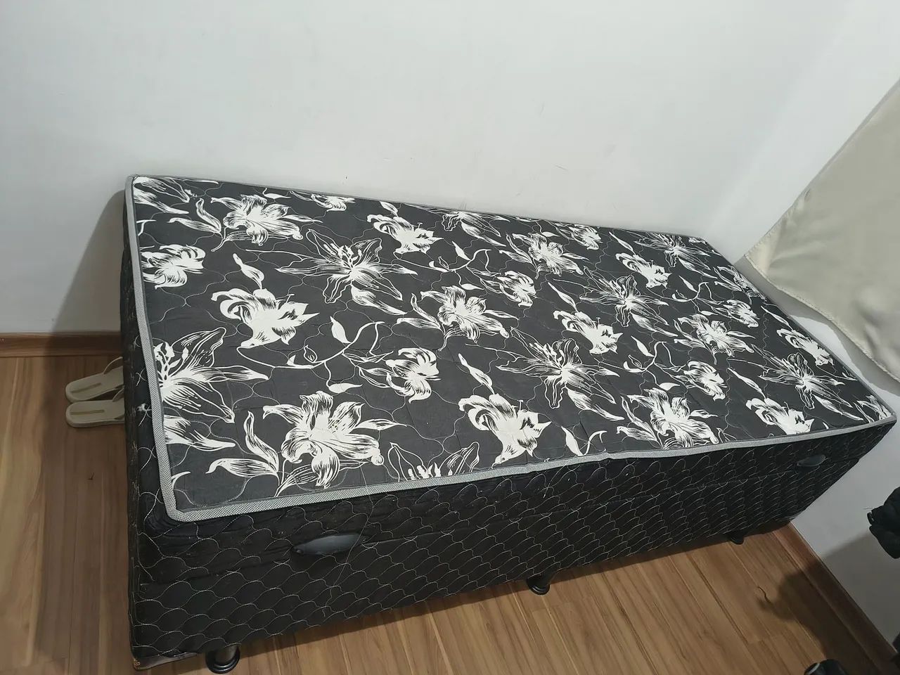 Cama Box solteiro com baú 