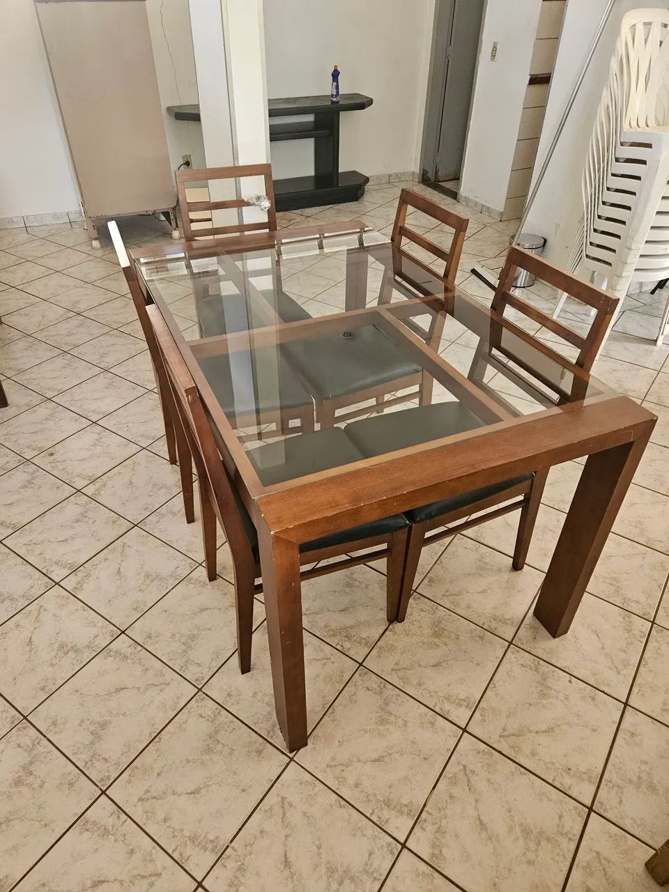 Mesa de jantar e 5 cadeiras