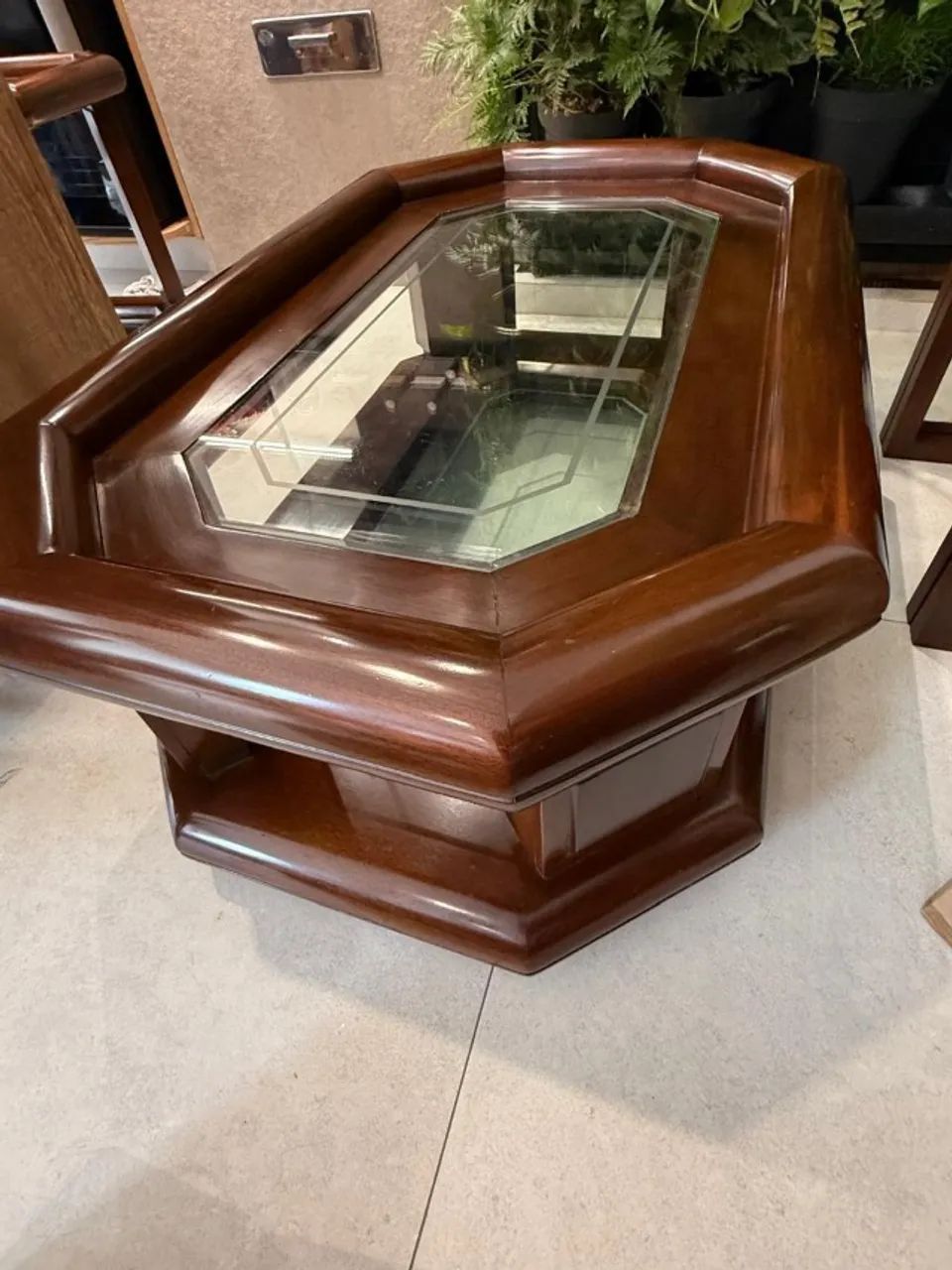 Mesa de Centro de Madeira Maçica