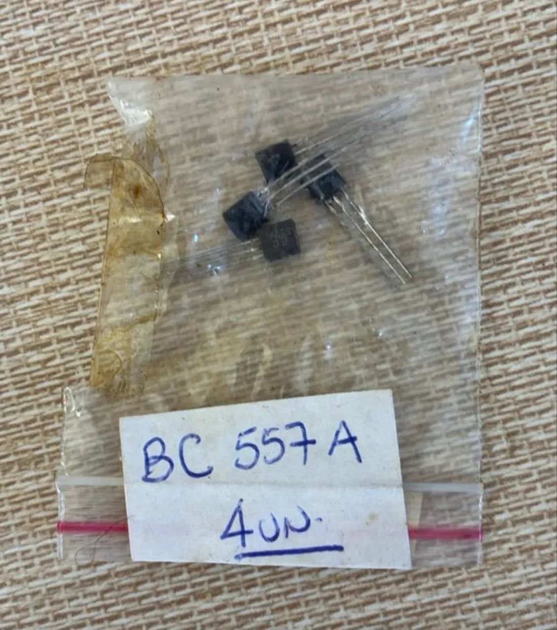 4 TRANSISTORES BC557A - PNP - NOVOS