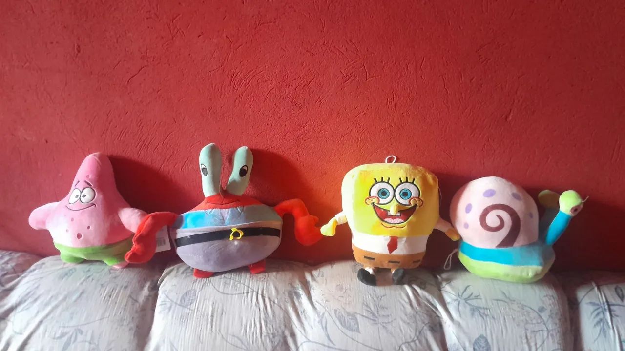 Bonecos de pelúcia 