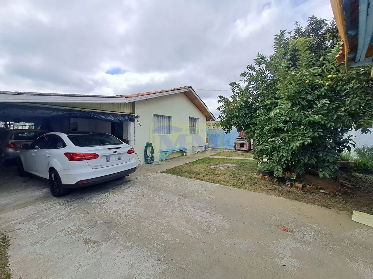 CASA COM AMPLO TERRENO NO CENTRO DE QUATRO BARRAS - Foto 2