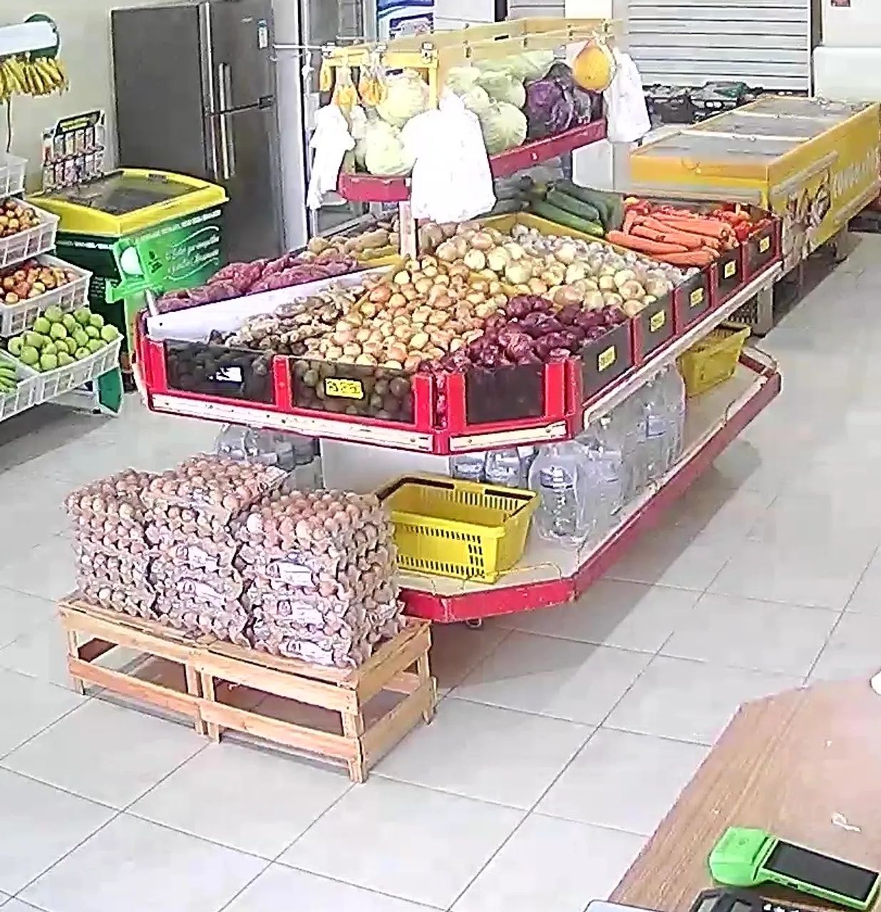 Expositor de frutas, verduras e legumes para Hortifruti *)