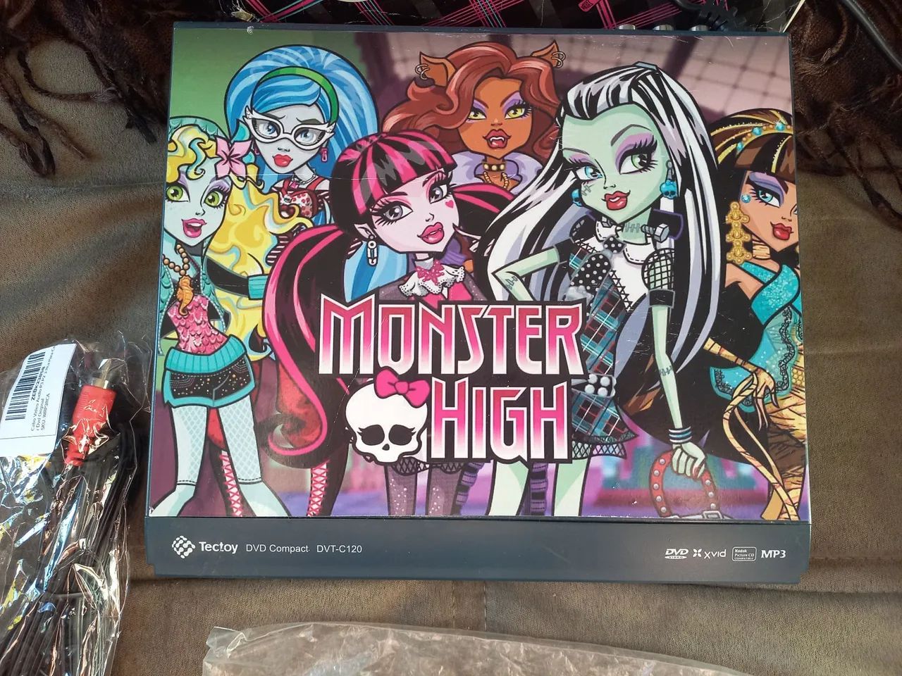 DVD Tectoy C101 Monsters High. Com usb. Completo e conservado. 