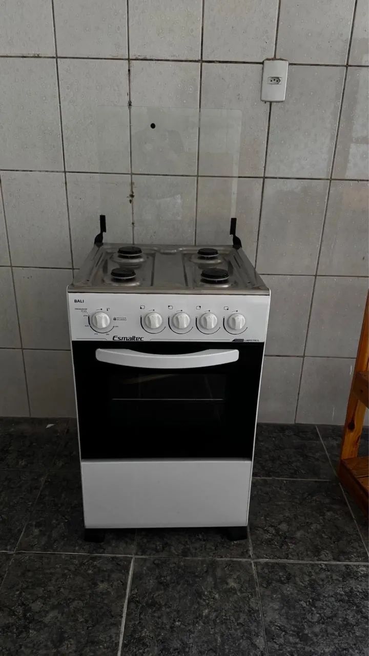 Fogão Esmaltec 4 bocas Pouco Usado 