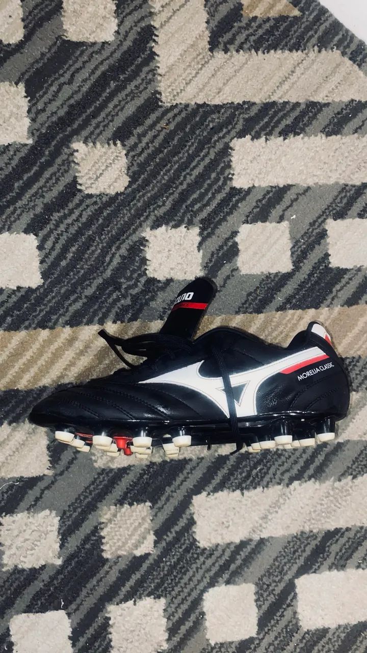 Chuteira mizuno Morelia Classic - Calçados Esportivos - Flores