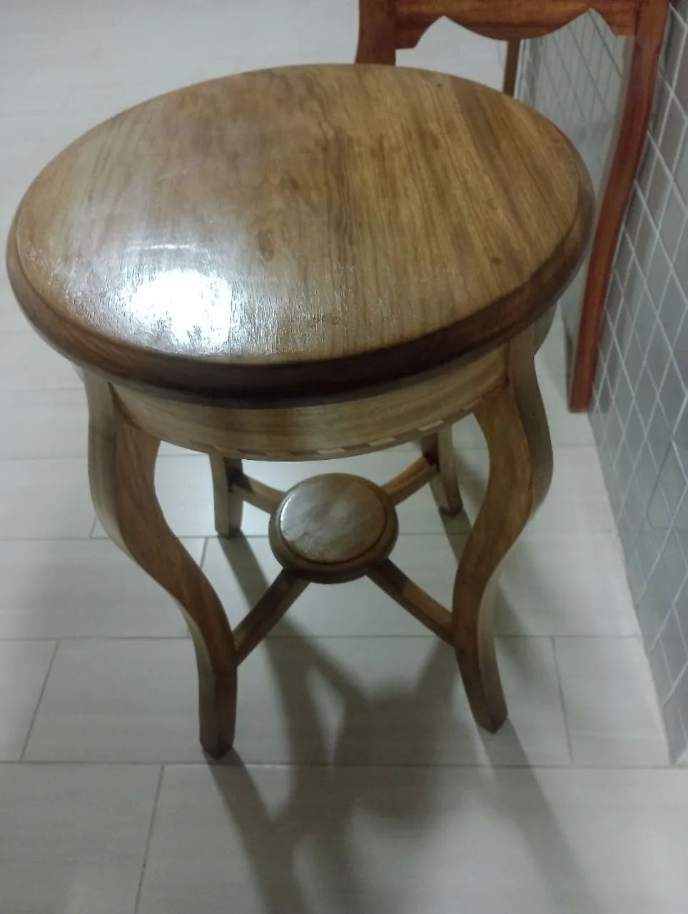 Mesa de canto de madeira maciça - Foto 4