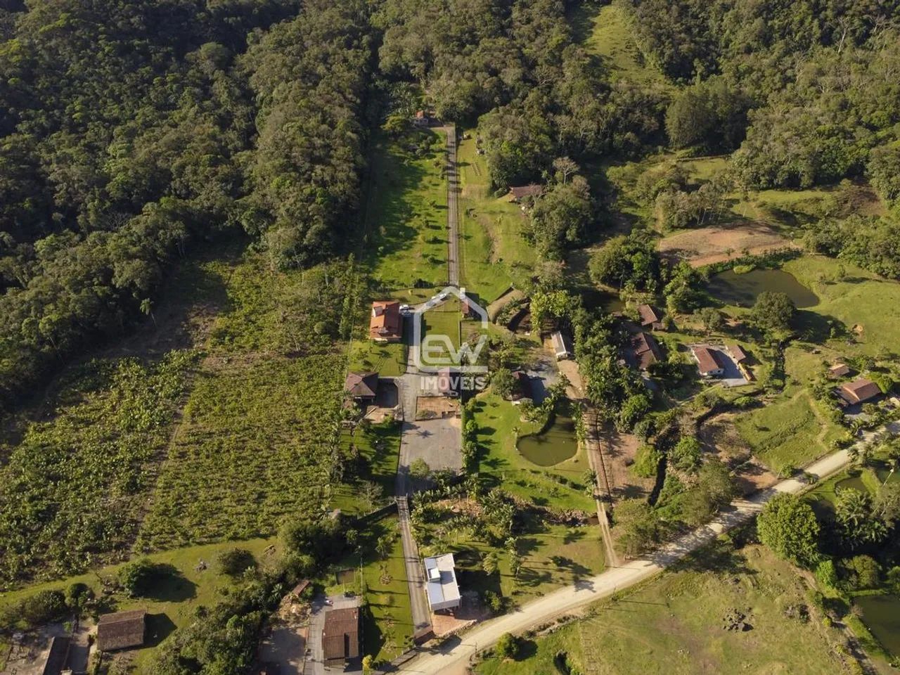 Chácara com Área Total de 40.000m² em Schroeder, SC