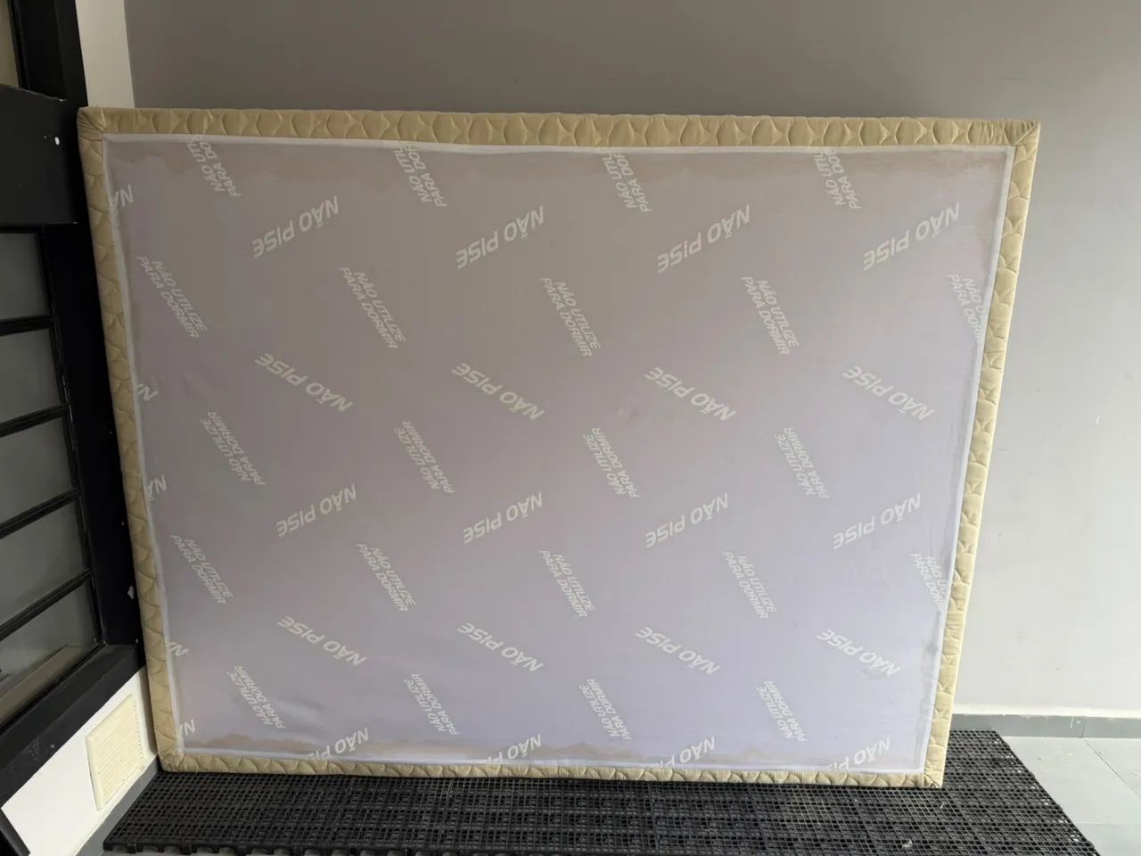 Box Cama Queen Em Ótimo Estado