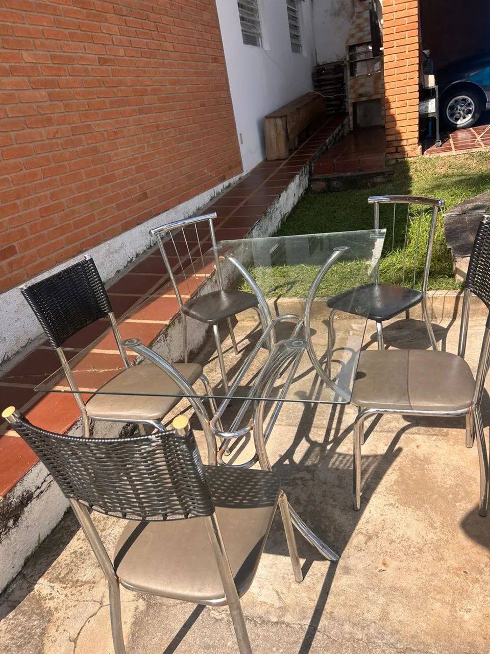 Mesa de vidro com 5 cadeiras - 140cm X 80cm  - Foto 4