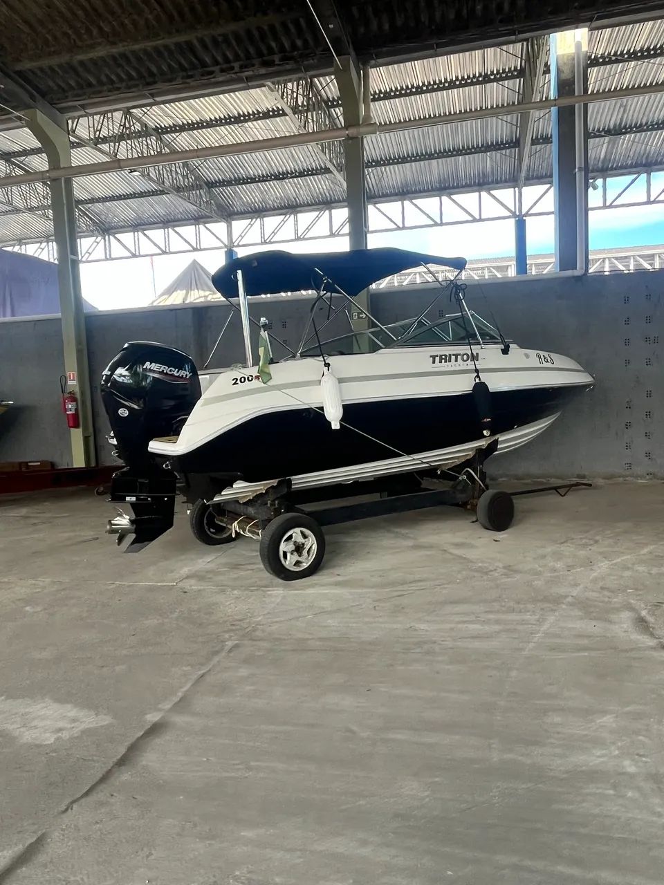 Triton 200 impecável 