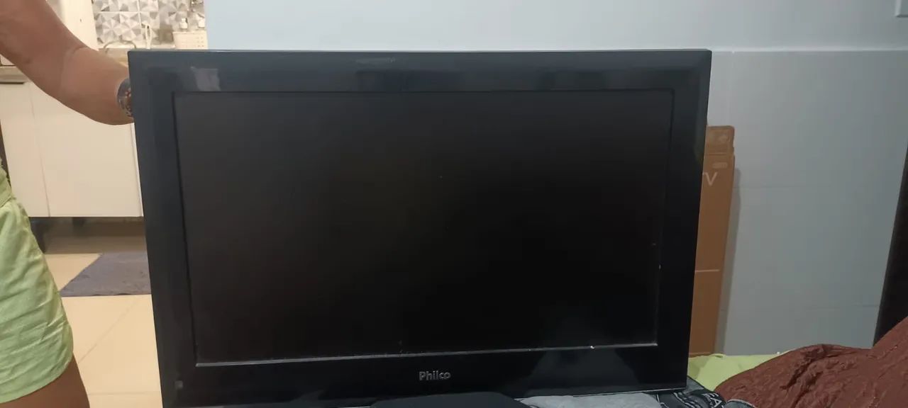 Tv Philco 24 polegadas lcd Com marcas de uso