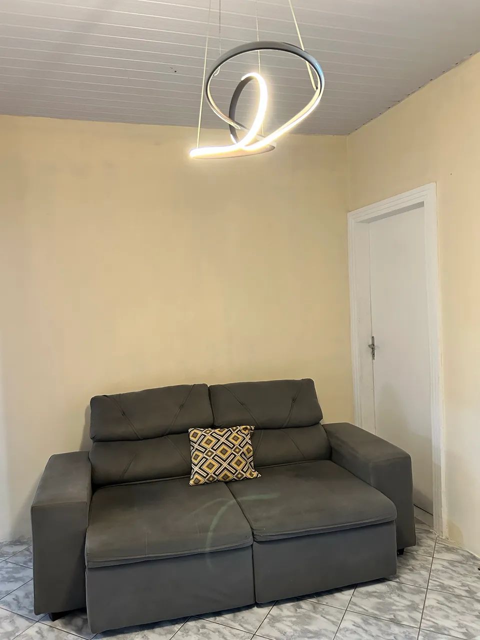 Sofá retrátil e reclinável suede cinza
