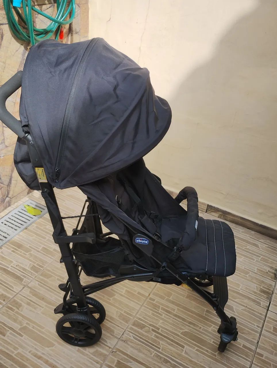 Carrinho de bebê Chicco Liteway (modelo "guarda-chuva") - Foto 4