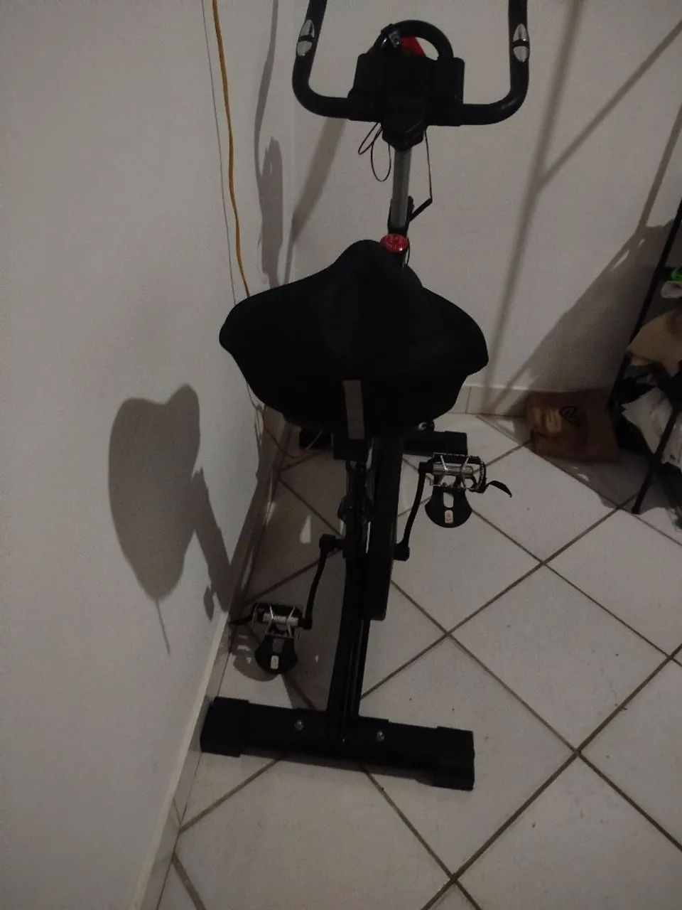 Bicicleta ergométrica nova com apenas 3 meses de uso  - Foto 2