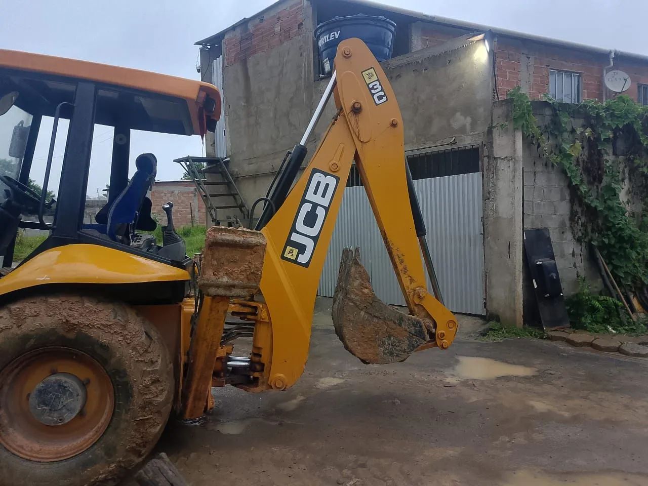 Vende-se Retroescavadeira 2010 toda Revisada 4x4  - Foto 6