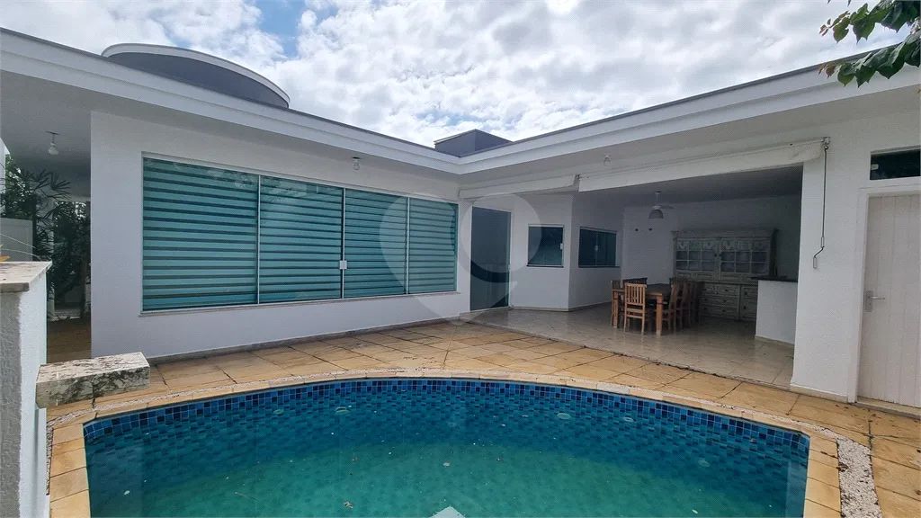 Casa assobradada com 3 quartos no residencial Villa dos Inglezes