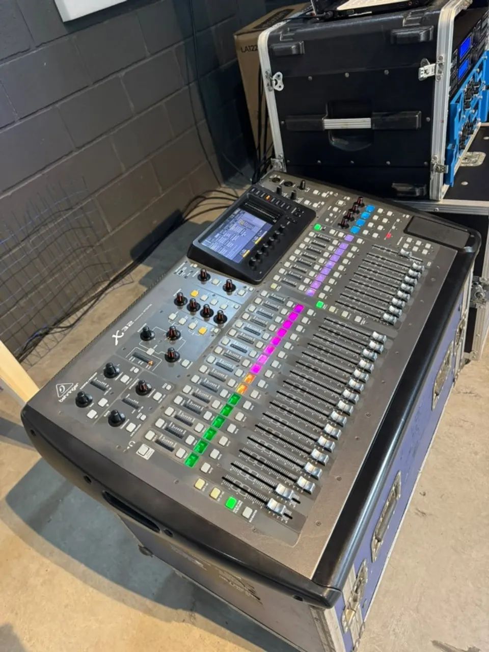 MESA DE SOM DIGITAL BEHRINGER X32 FULL c/ CASE NOVO - Foto 5