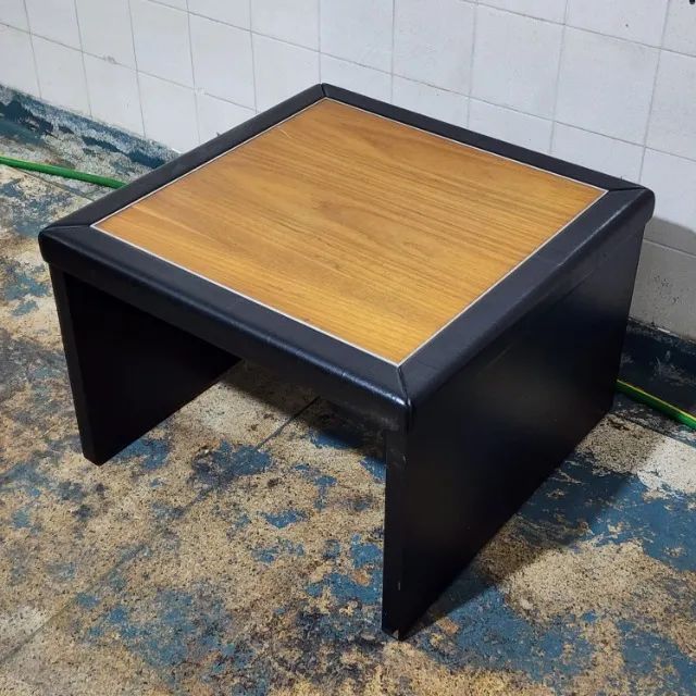 Mesa Baixa de Madeira 61cm x 61cm x 41cm Usada - Foto 5