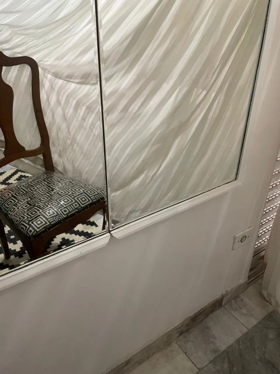 Cadeira e espelho grande usados - Foto 3