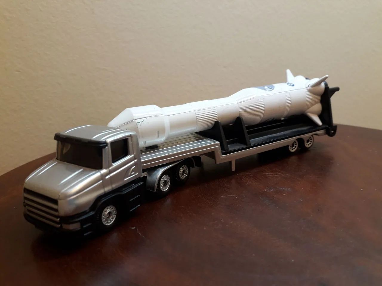 Duas Miniaturas Caminhão Carreta SIKU 1:87 - Foto 2