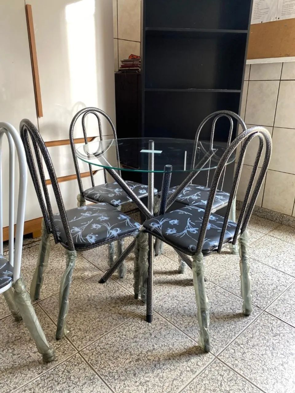 Jogo de Mesa de Cozinha com 4 Cadeiras Nova, Entrego  - Foto 3