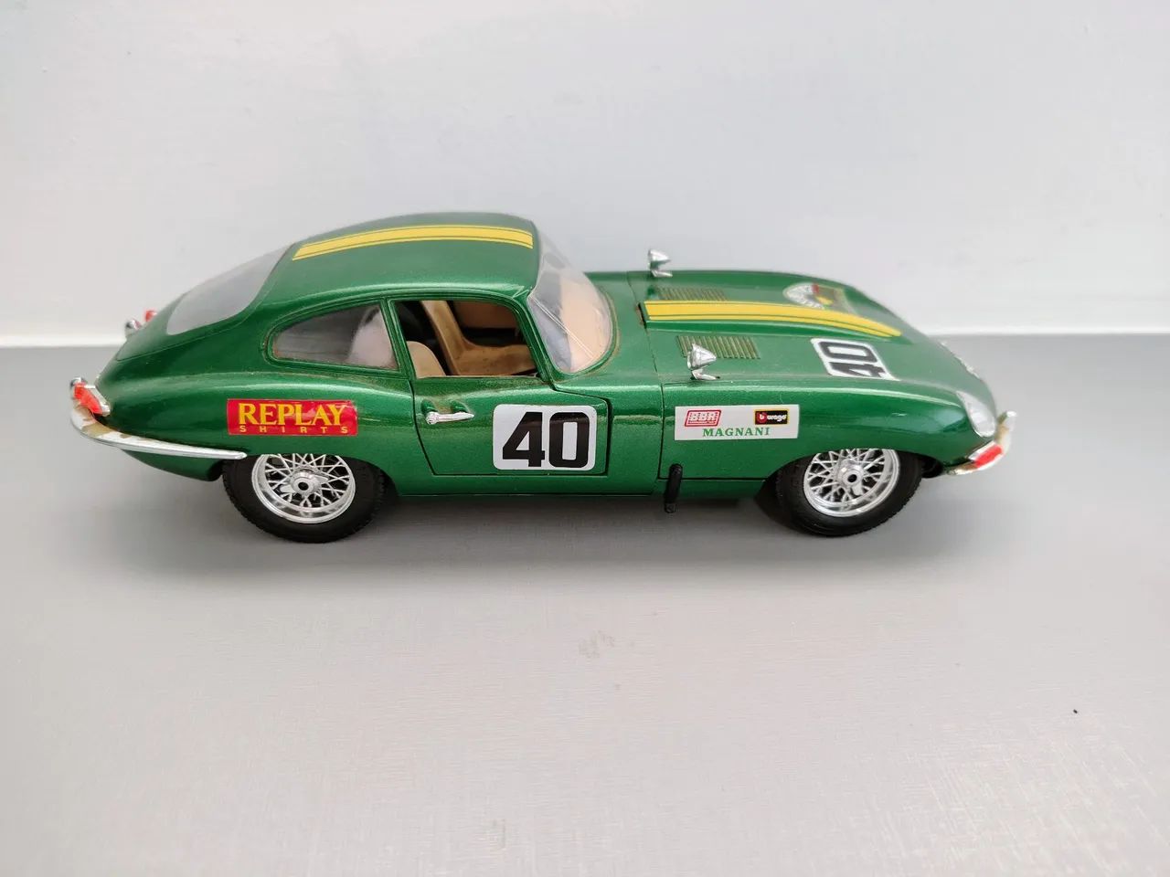Jaguar E Type 1/18 Burago #40  - Foto 4