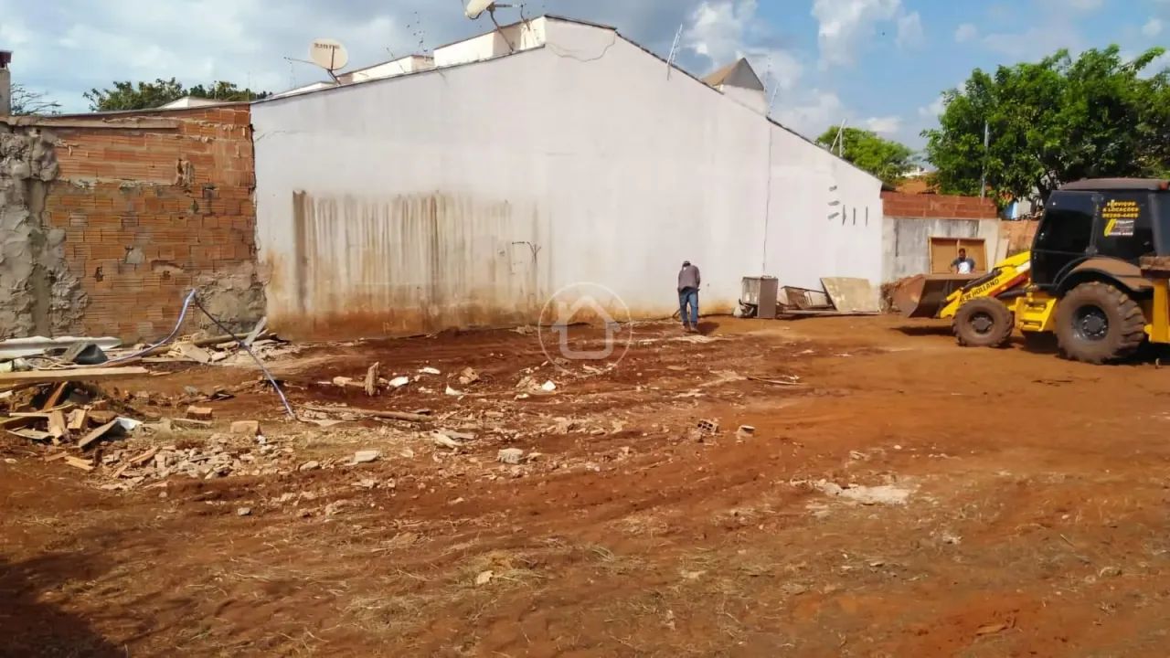 TERRENO COM BOA METRAGEM TODO MURADO - Foto 2