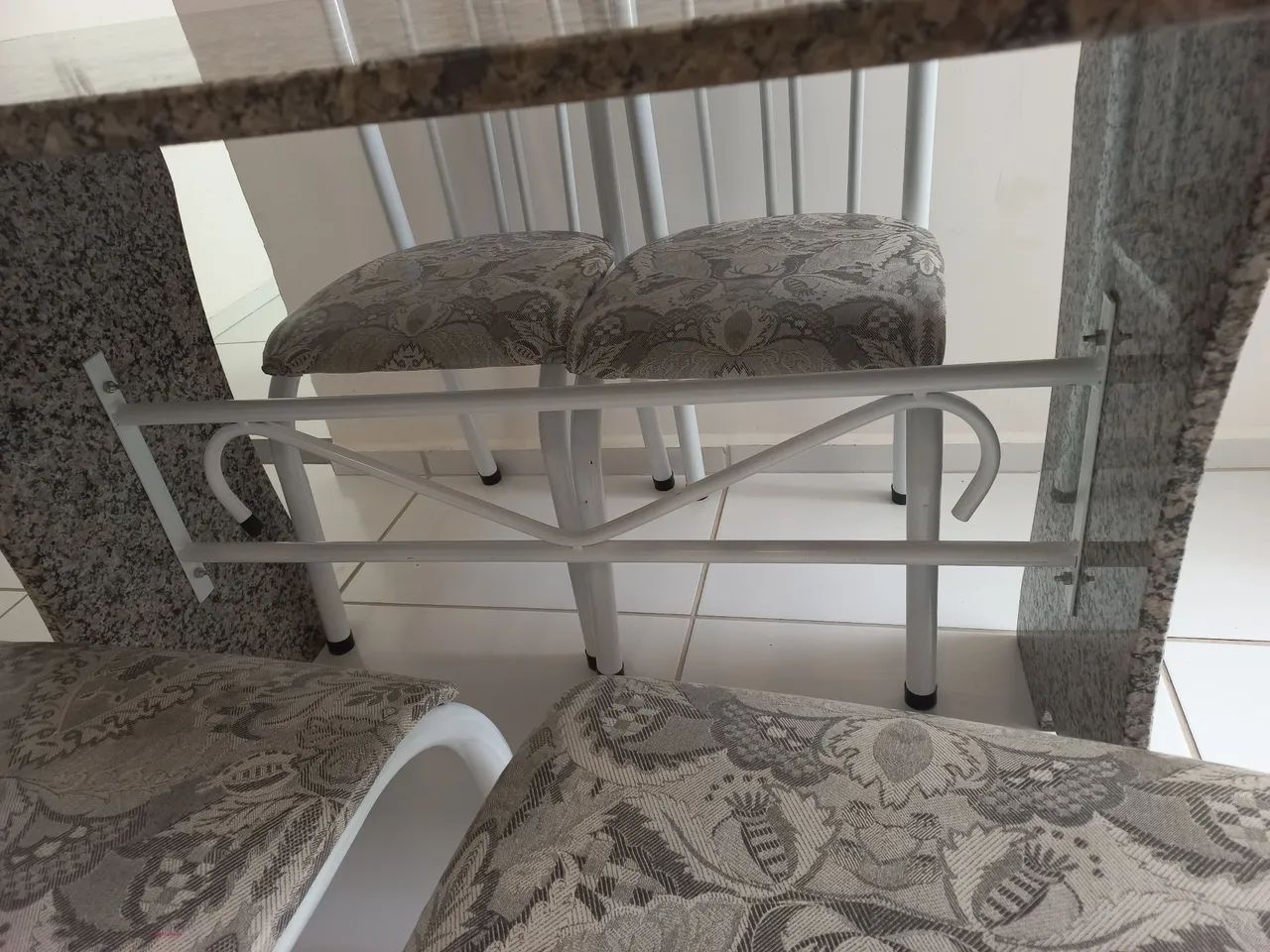 Mesa de Granito com 4 cadeiras
